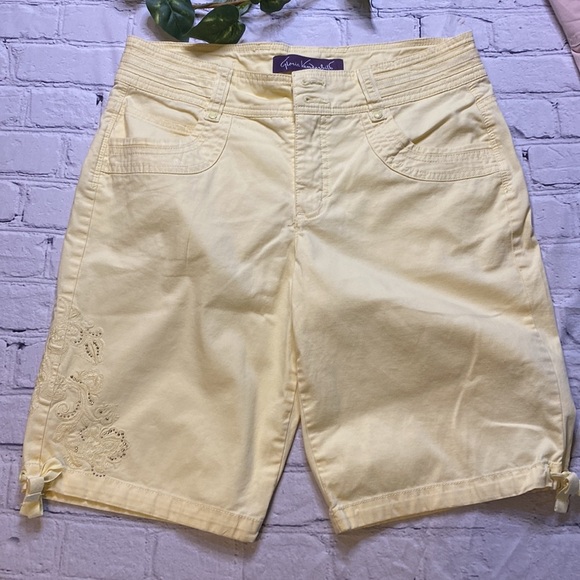 Gloria Vanderbilt Sz 6 bermuda shorts 2 pairs - Picture 4 of 11